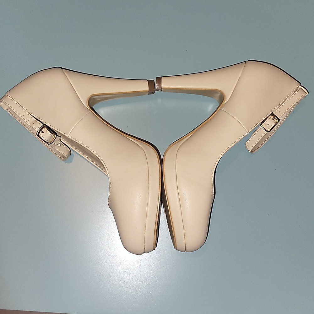Heels - Picture 2 of 5